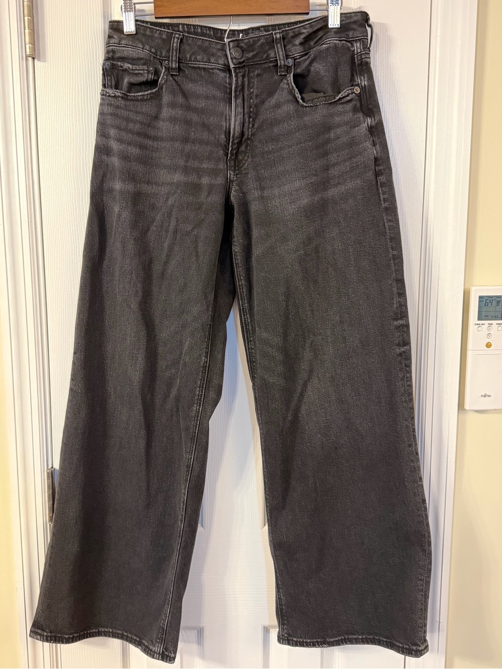 American Eagle Low Rise Baggy Wide Leg Jeans Black Wash Size 6 Regular